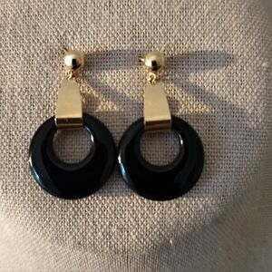 Solid 14k Gold With Modernist Carved Onix Dangle Earrings (Missing Back)